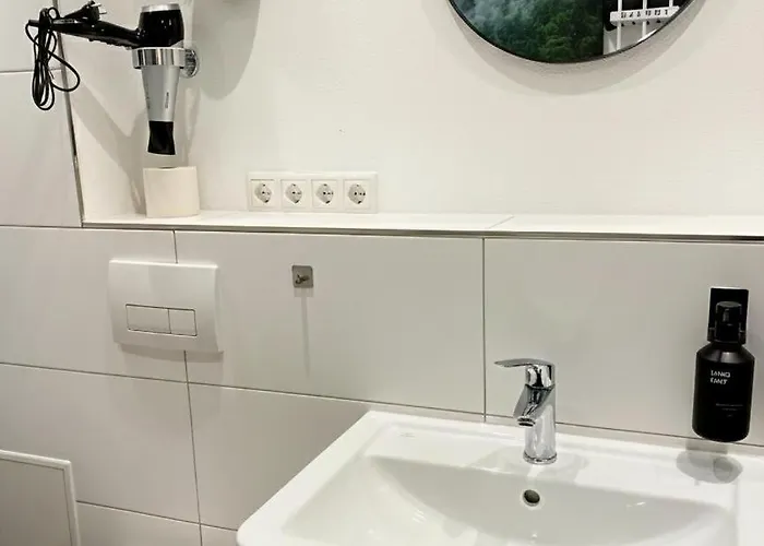 1,5-zimmer, Ausgestattet, 4 Pers, Souterrain, Self Check-in, Parkplatz, Netflix & Amazon Prime Lägenhet