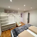 1,5-zimmer, Ausgestattet, 4 Pers, Souterrain, Self Check-in, Parkplatz, Netflix & Amazon Prime * Flintsbach