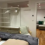 1,5-zimmer, Ausgestattet, 4 Pers, Souterrain, Self Check-in, Parkplatz, Netflix & Amazon Prime Lejlighed *
