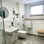 1,5-zimmer, Ausgestattet, 4 Pers, Souterrain, Self Check-in, Parkplatz, Netflix & Amazon Prime Lejlighed Flintsbach