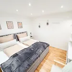 Apartamento 1,5-zimmer, Ausgestattet, 4 Pers, Souterrain, Self Check-in, Parkplatz, Netflix & Amazon Prime *
