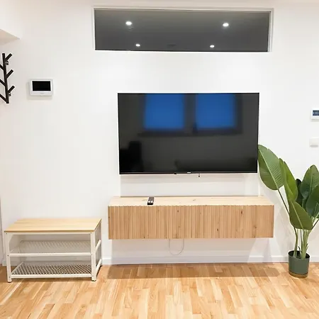 1,5-zimmer, Ausgestattet, 4 Pers, Souterrain, Self Check-in, Parkplatz, Netflix & Amazon Prime *