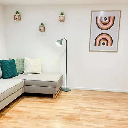Apartman 1,5-zimmer, Ausgestattet, 4 Pers, Souterrain, Self Check-in, Parkplatz, Netflix & Amazon Prime Flintsbach