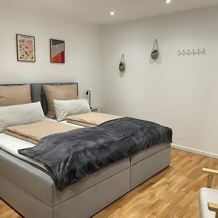 Apartamento 1,5-zimmer, Ausgestattet, 4 Pers, Souterrain, Self Check-in, Parkplatz, Netflix & Amazon Prime Flintsbach