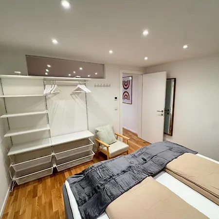 1,5-zimmer, Ausgestattet, 4 Pers, Souterrain, Self Check-in, Parkplatz, Netflix & Amazon Prime * Flintsbach