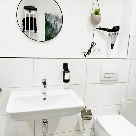 1,5-zimmer, Ausgestattet, 4 Pers, Souterrain, Self Check-in, Parkplatz, Netflix & Amazon Prime