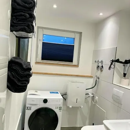 Apartman 1,5-zimmer, Ausgestattet, 4 Pers, Souterrain, Self Check-in, Parkplatz, Netflix & Amazon Prime *