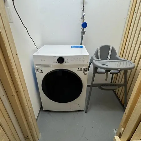 1,5-zimmer, Ausgestattet, 4 Pers, Souterrain, Self Check-in, Parkplatz, Netflix & Amazon Prime * Flintsbach