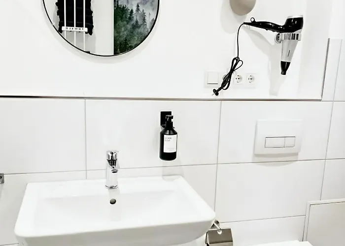1,5-zimmer, Ausgestattet, 4 Pers, Souterrain, Self Check-in, Parkplatz, Netflix & Amazon Prime